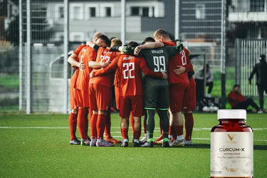 drużyna piłkarska i kurkumina dla wsparcia stawów