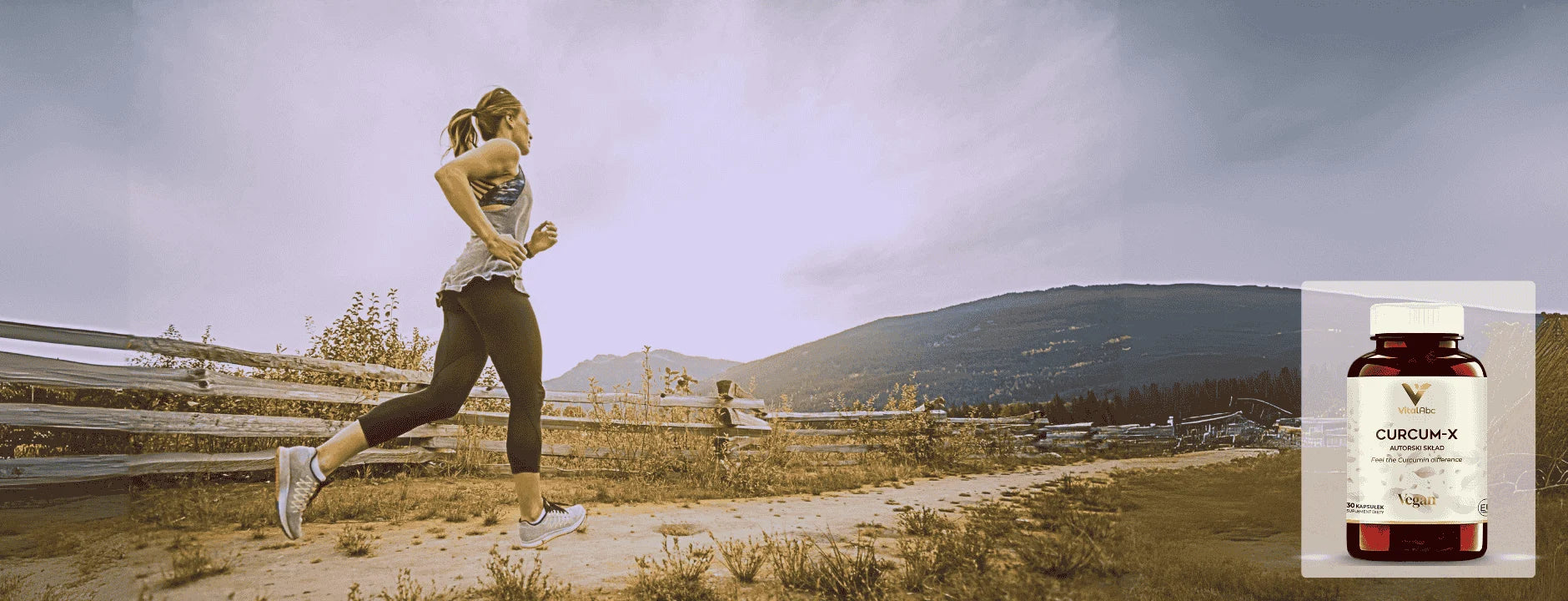 zdrowa kobieta biegnąca i butelka suplementu diety Curcum-X